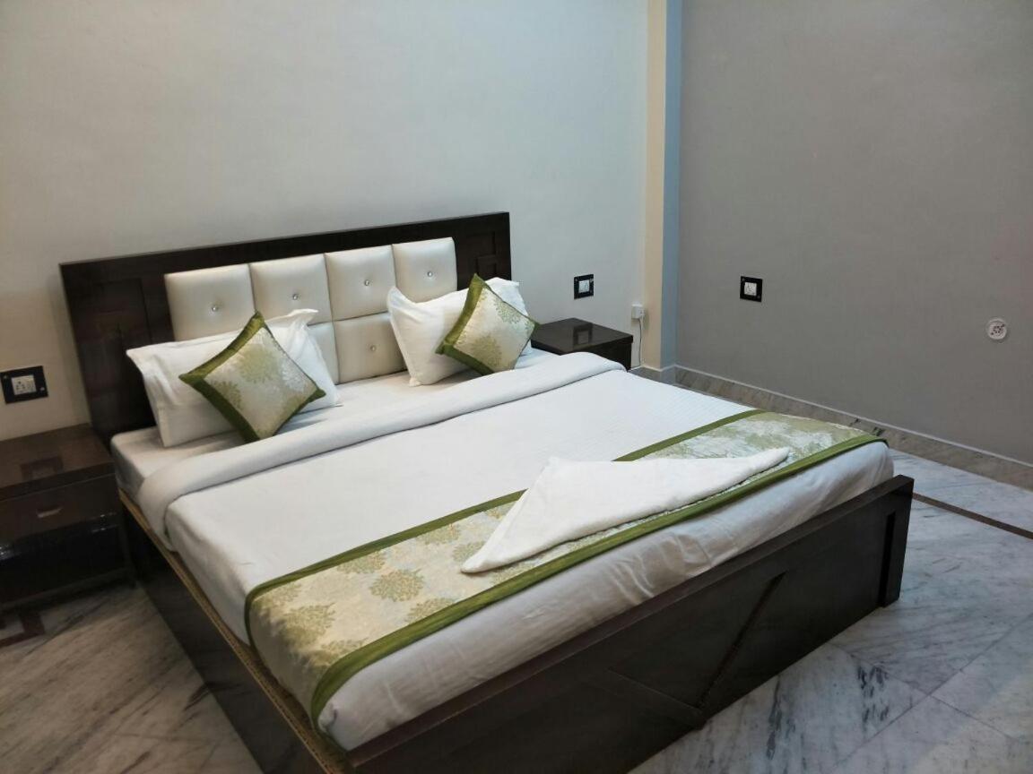 Surabhi Garden Inn Lucknow Exterior photo